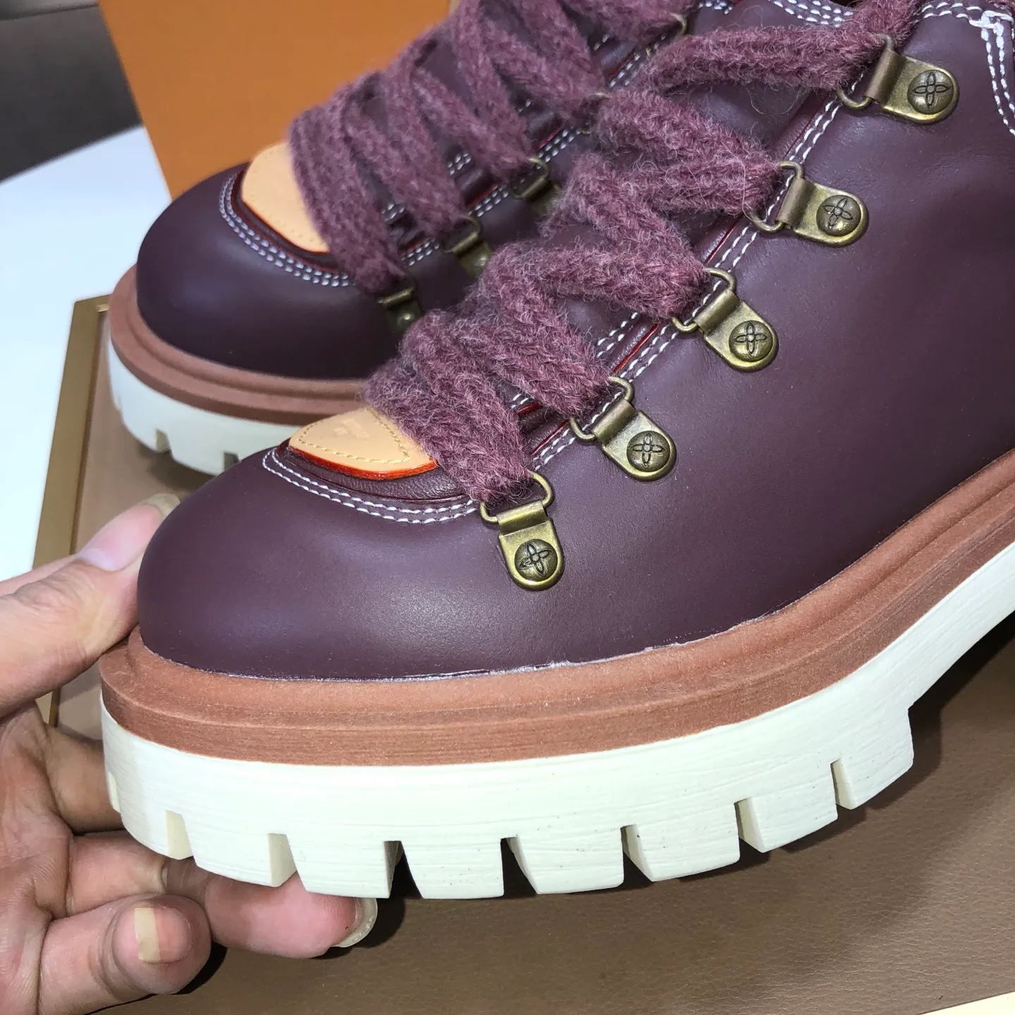 Men's shoes 💰660💰 LV Louis Vuitton 2025 autumn and winter new couple's new style, the original version is developed one to one, retro fashion, handsome and cool mountaineering derby shoes are out of stock 👍 💎 Material: imported first-layer cowhide 💎 Lining: imported lambskin 💎 Outsole: original molded TR non-slip sole 💎 Bottom height: 3.5cm 💎 Shoe size: 35-45 for both men and women